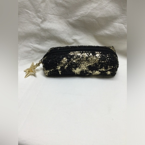 MAC Cosmetic Bag - Picture 2 of 11